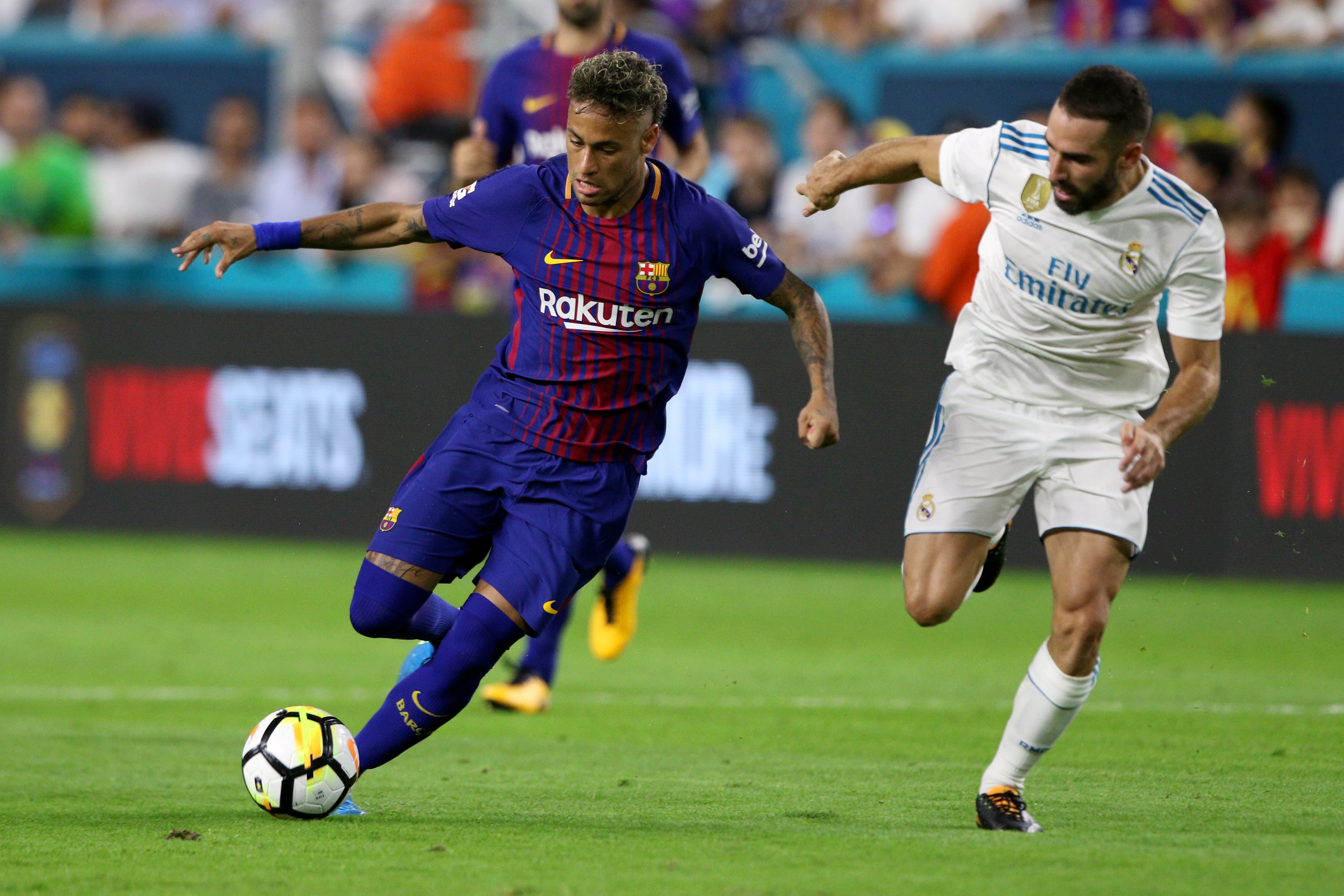 De izquierda a derecha, Neymar y Carvajal en el último enfrentamiento amistoso de ambos clubes.