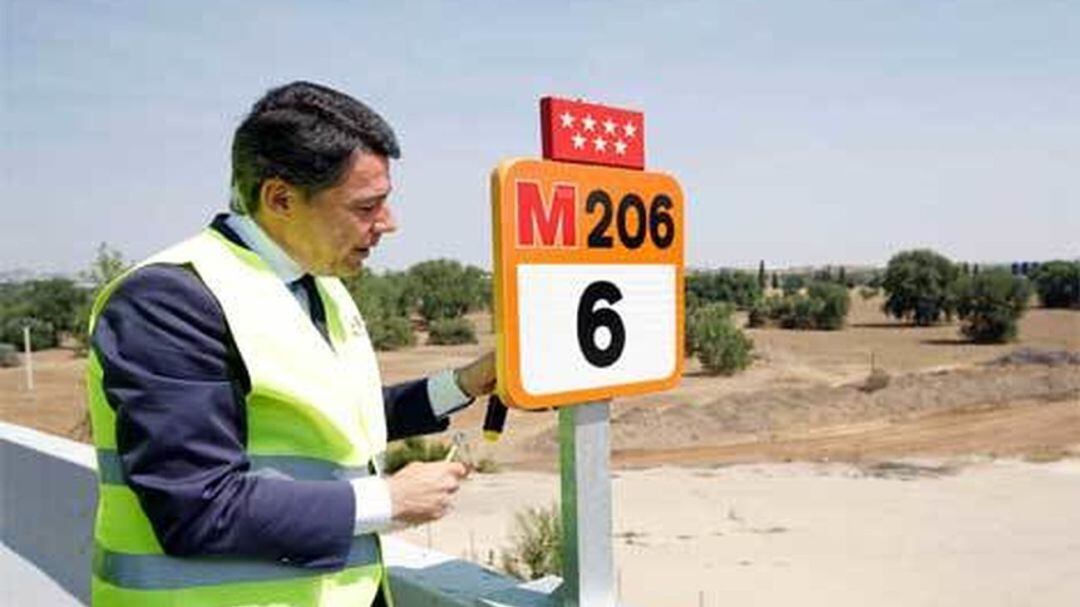 El expresidente madrileño, Ignacio González durante la inauguración de la M-206