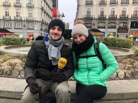 Oriol y Esther en la Puerta del Sol