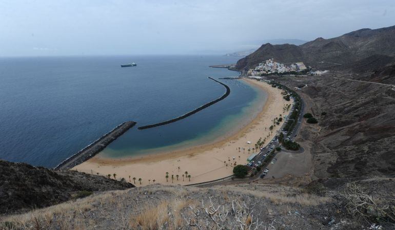 Vista de la playa Las Teresitas en Santa Cruz de Tenerife. 