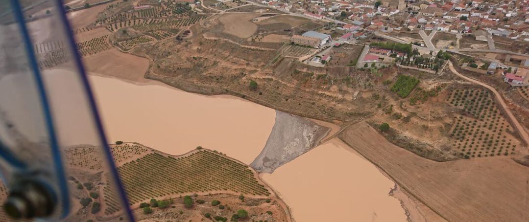 Imágenes de Cenizate tomadas desde un helicóptero