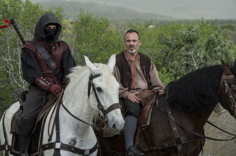 Águila Roja (David Janer) y su criado Sátur (Javier Gutiérrez)