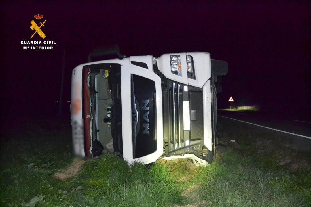 Imagen del accidente sufrido por un camionero que sextuplicaba la tasa de alcohol.