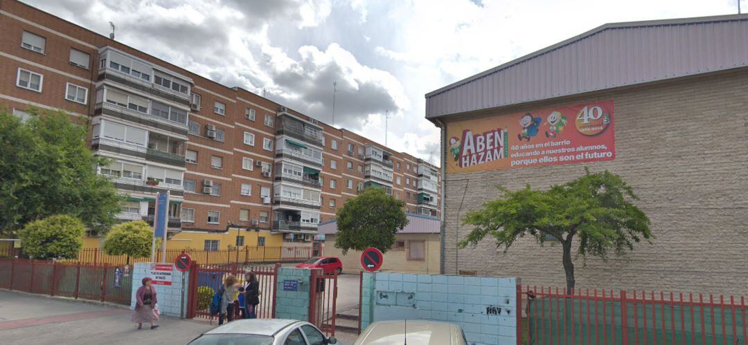 Exteriores del colegio Aben Hazam