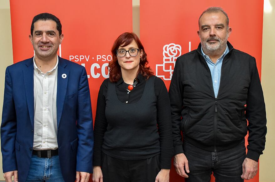 Toni Francés y Jordi Martínez junto a Diana Cortés en su presentación por su incorporación a la candidatura del PSOE a las elecciones locales.