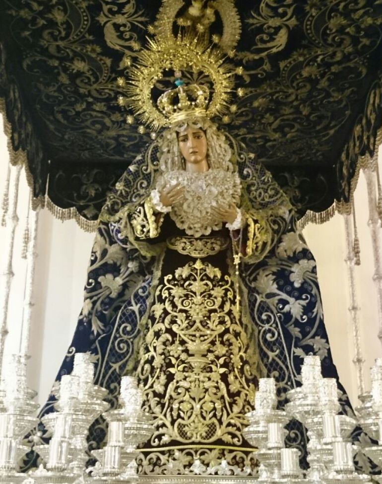 La Hiniesta ya luce en su paso de palio para la salida extraordinaria del próximo día 24 de octubre