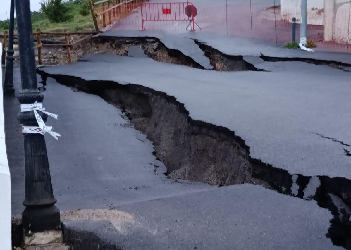 El terreno vuelve a deslizarse en Benamejí tras el temporal devolviendo el fantasma de la grieta que hace 37 años engulló a varias viviendas del municipio