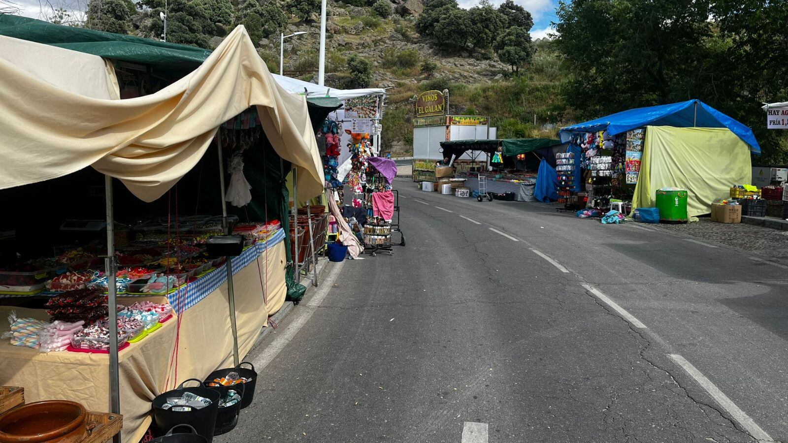 Imagen de algunos de los puestos de la romería del Valle, durante la tarde del 30 de abril de 2024