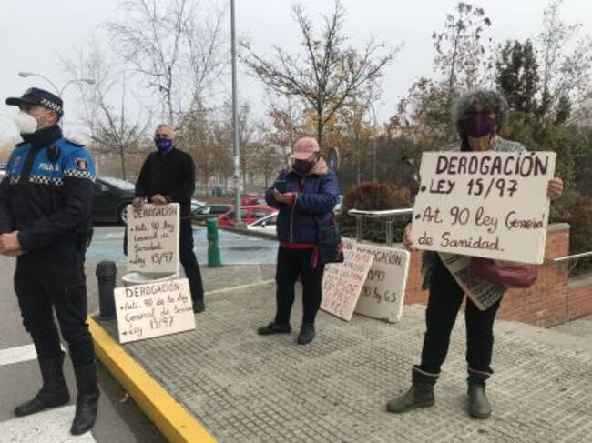 A las puertas del hospital también pedían la derogación de la Ley 15/97