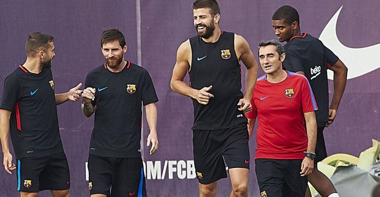 Gerard Piqué, durante un entrenamiento con el Barcelona