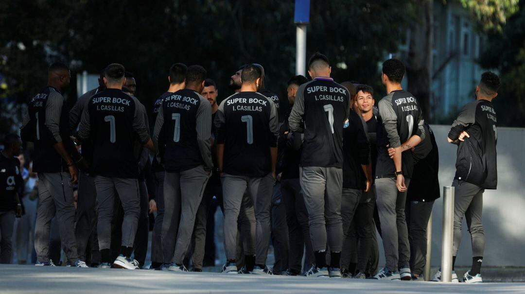 Los jugadores del Oporto, en su visita al hospital