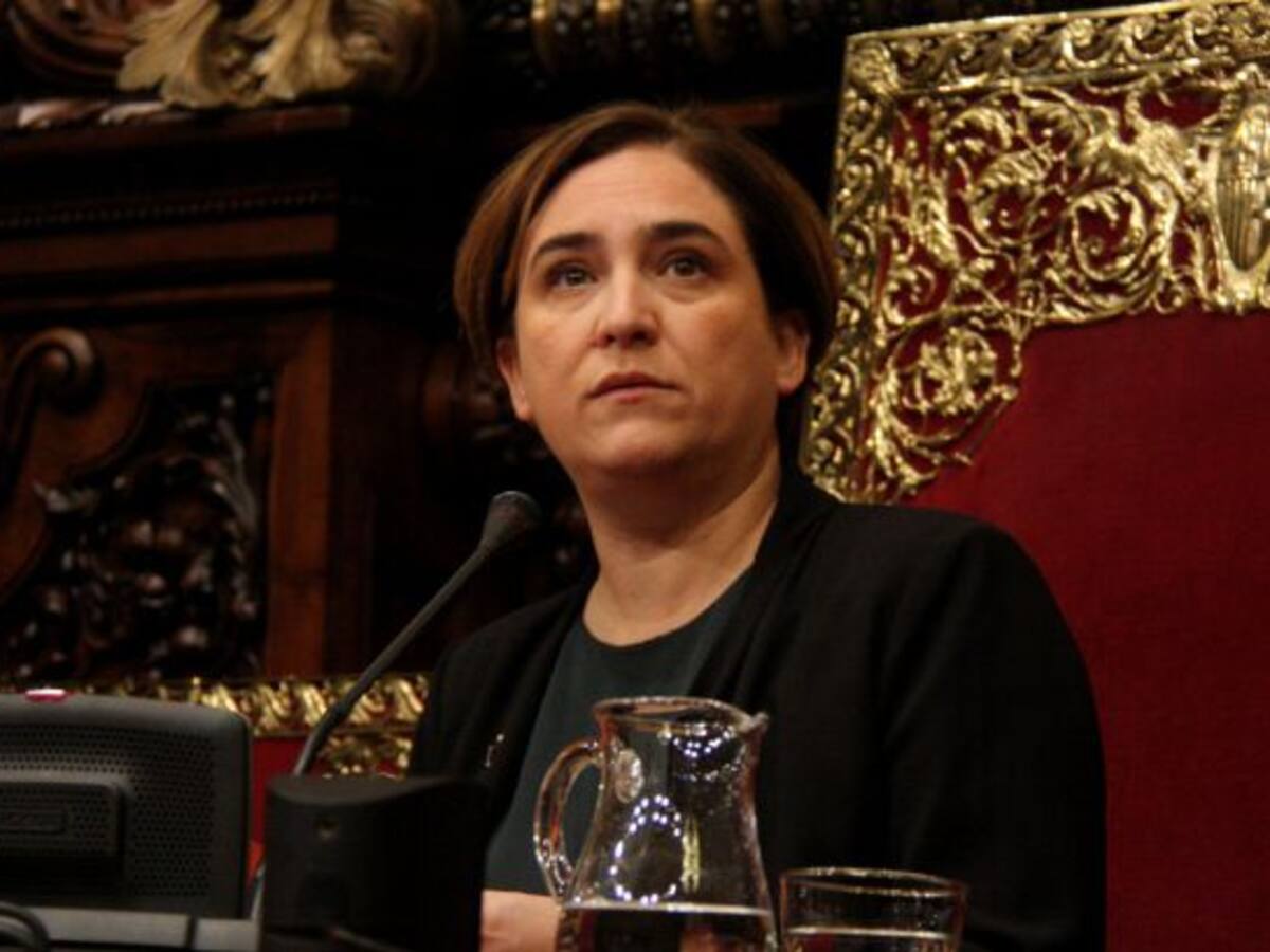 Colau evita la reprovació del ple per la gestió de la vaga