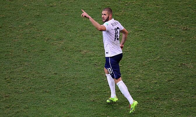 Benzema celebra un gol