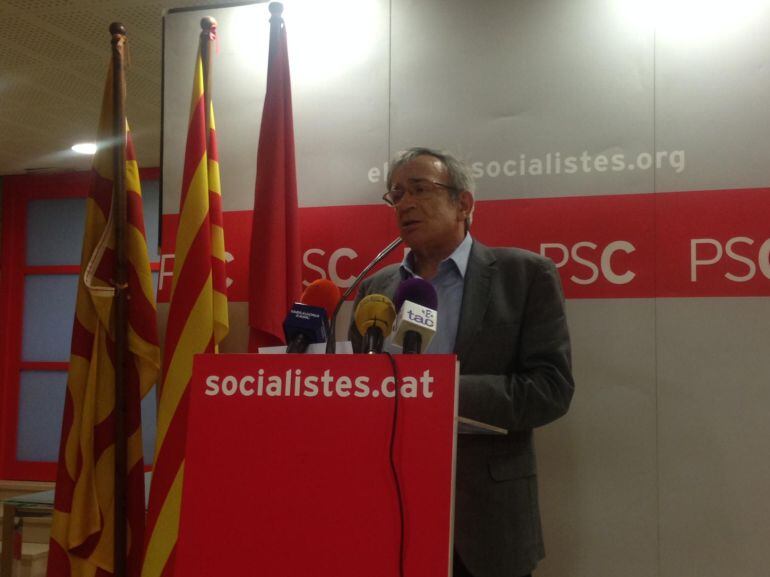 Xavier Sabaté en roda de premsa a la seu del PSC a Tarragona