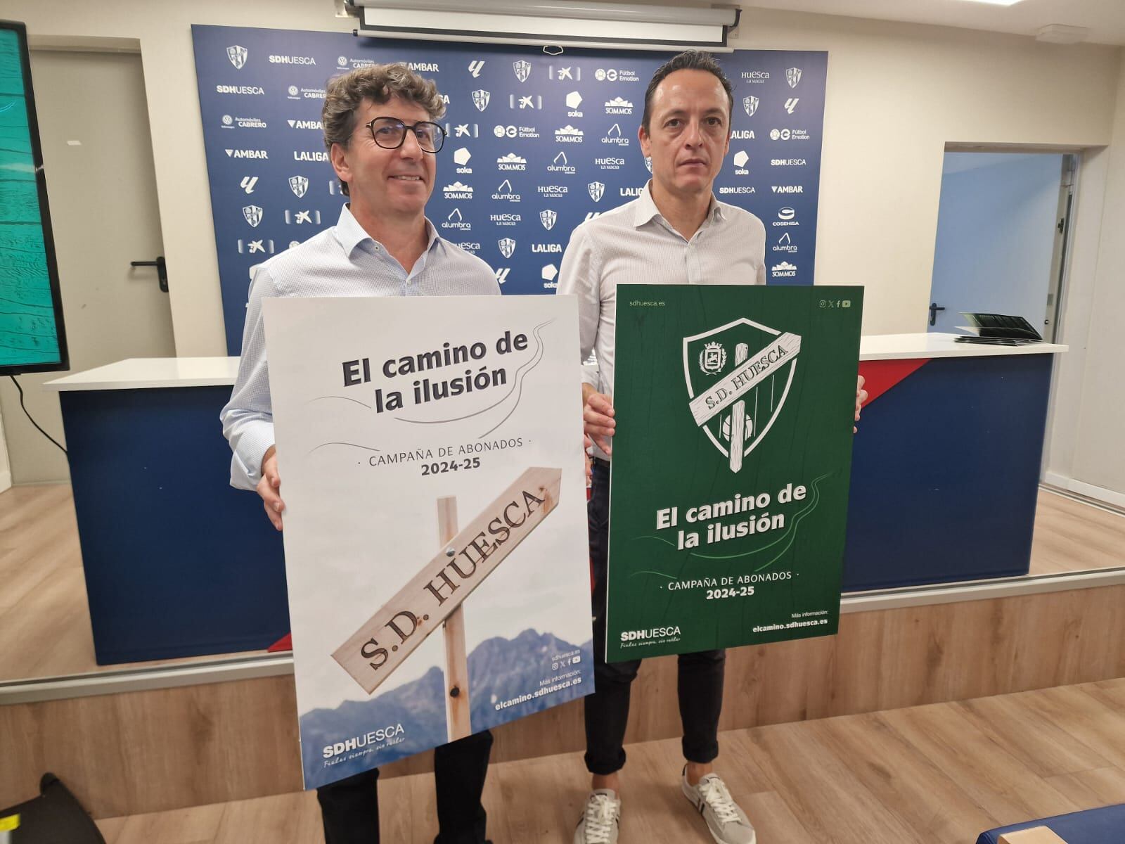 Fernando Rivas y Joaquín Aineto en la presentación de la campaña de abonados de la SD Huesca