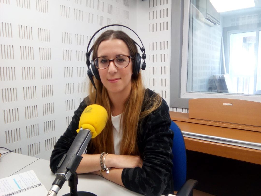 La psicóloga Carmen Rodríguez en el estudio de Radio Huelva. 