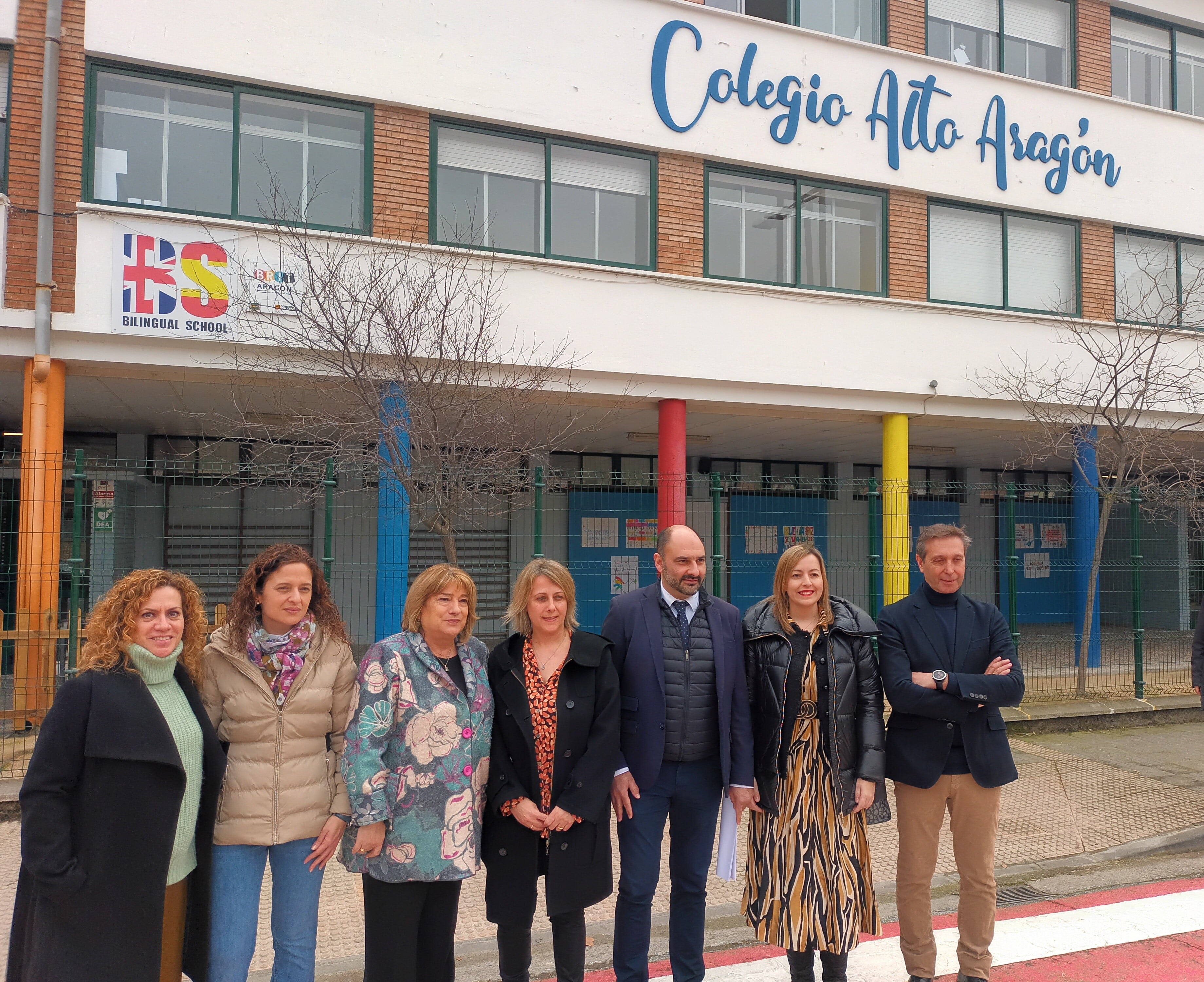 Imagen de las autoridades educativas y políticas en el CP Alto Aragón