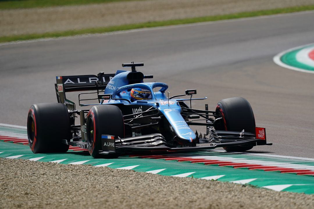 Fernando Alonso en un coche de Alpine F1. 