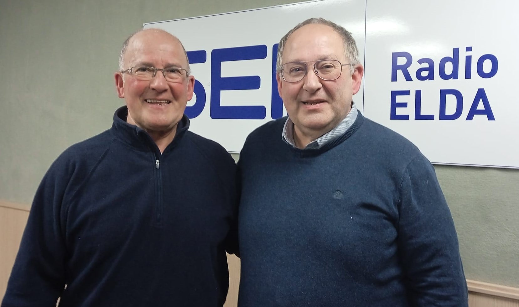 Luis y J. C. Martínez Cañabate en el estudio de Radio Elda SER