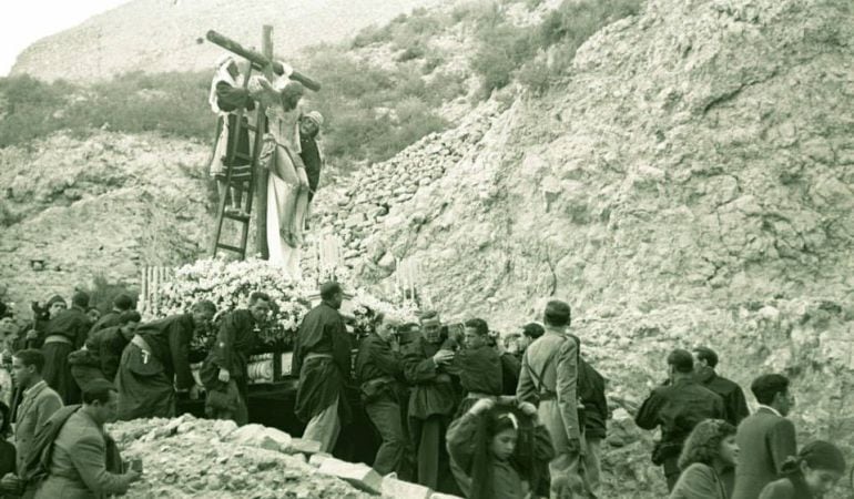 Paso del Descendimiento. Hermandad de la Santa Cruz, 1947