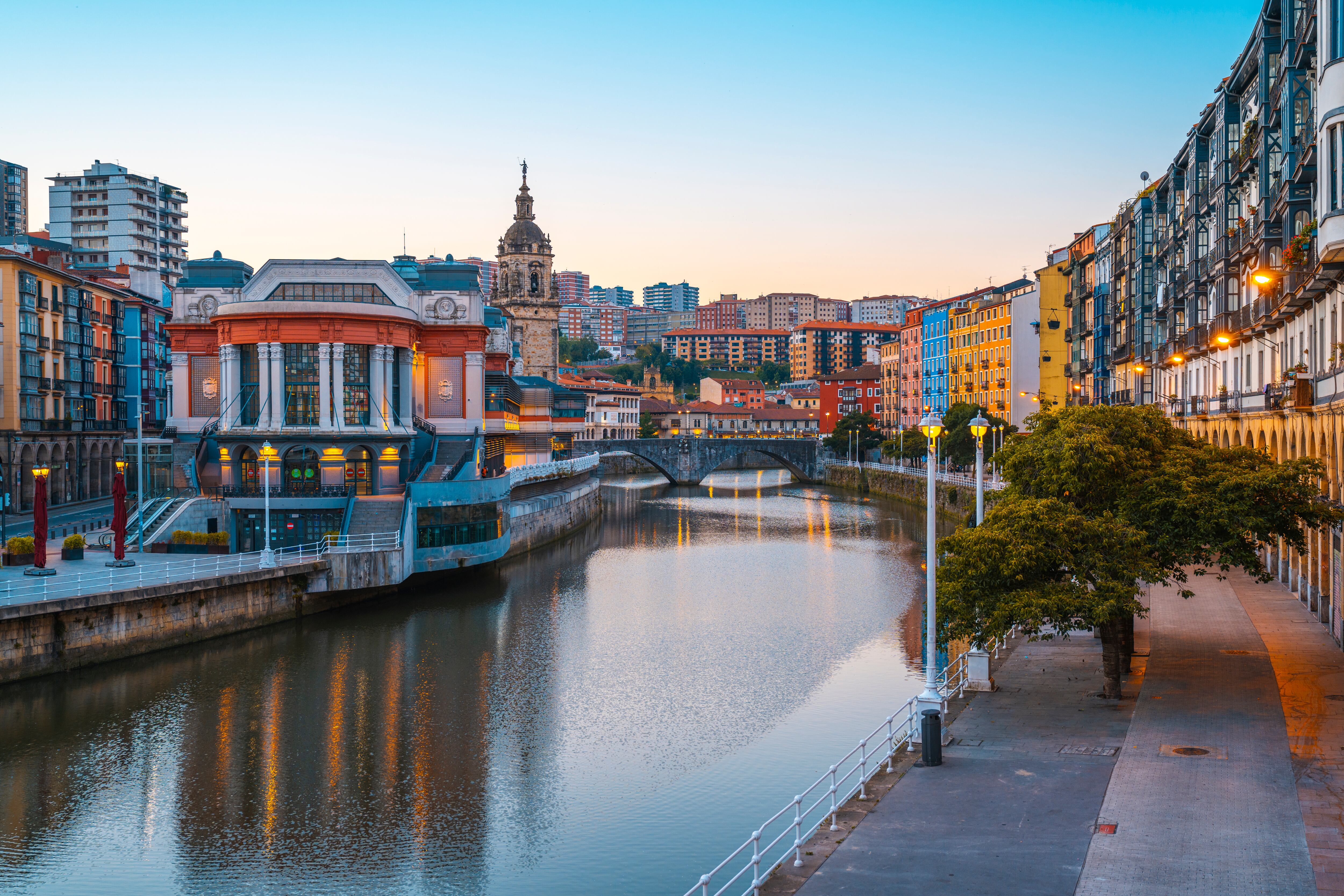 Esta es la ciudad española que &#039;The Sun&#039; recomienda visitar por sus &quot;vuelos cortos y sus increíbles tapas&quot;.