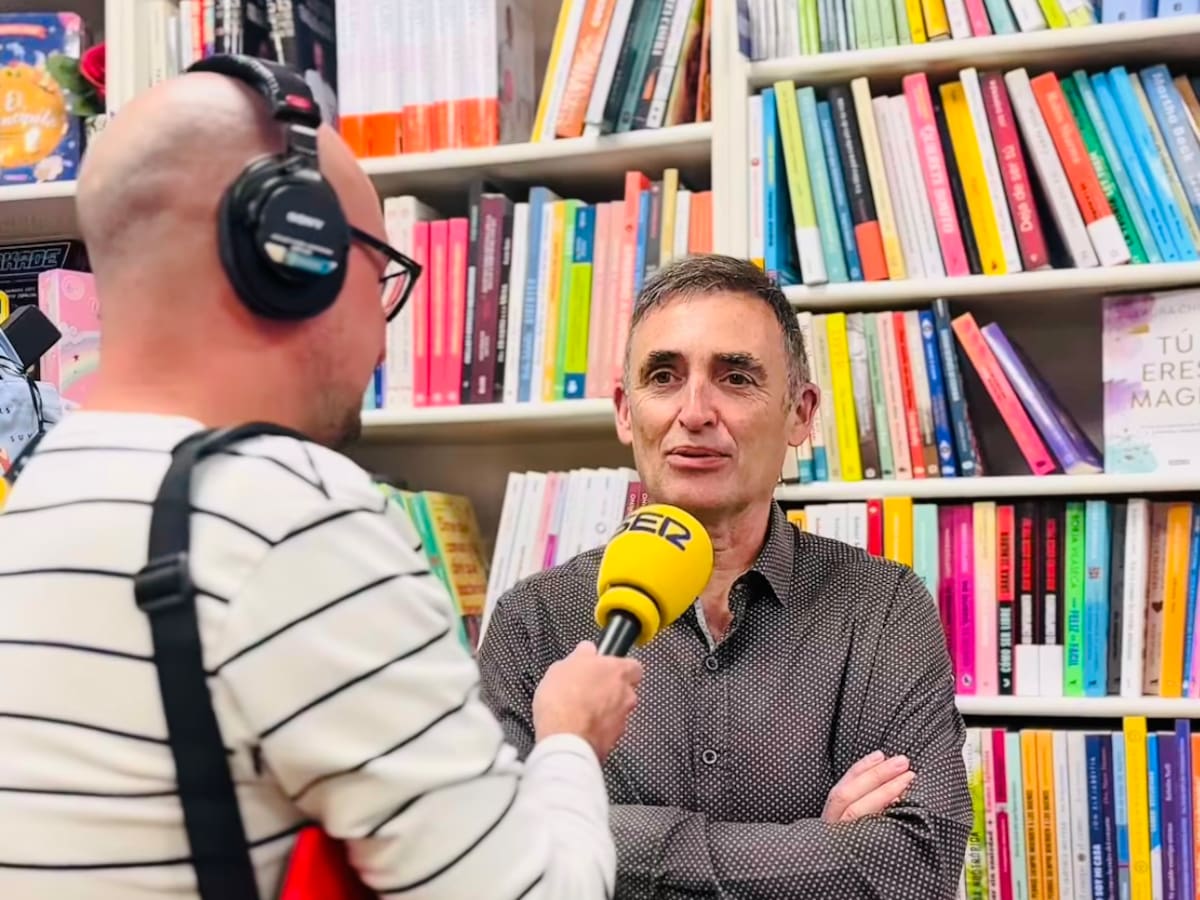 Resistió a un atentado bomba, en ella estuvieron Joan Fuster o Ernest Lluch y cambió Xàtiva: 50 años de La Llibreria La Costera