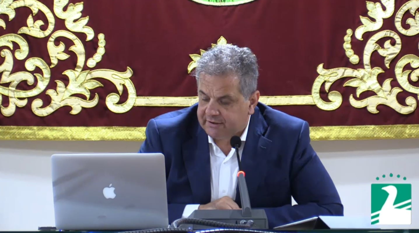 El alcalde de Parla, Ramón Jurado, durante un pleno municipal.