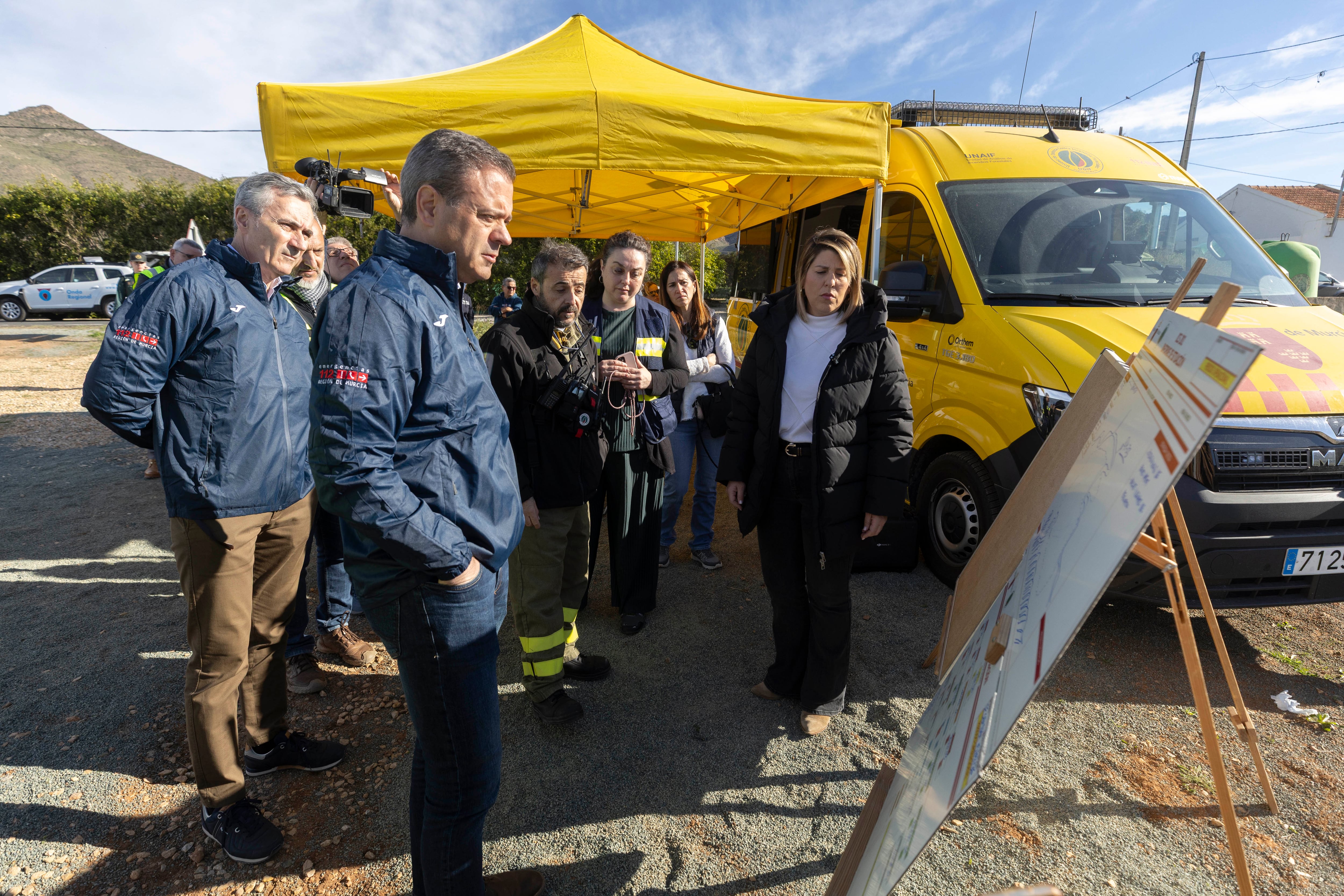 Arroyo y Ortuño destacan la coordinación ejemplar del operativo en Cabo Tiñoso y confirman hasta 100 hectáreas afectadas
