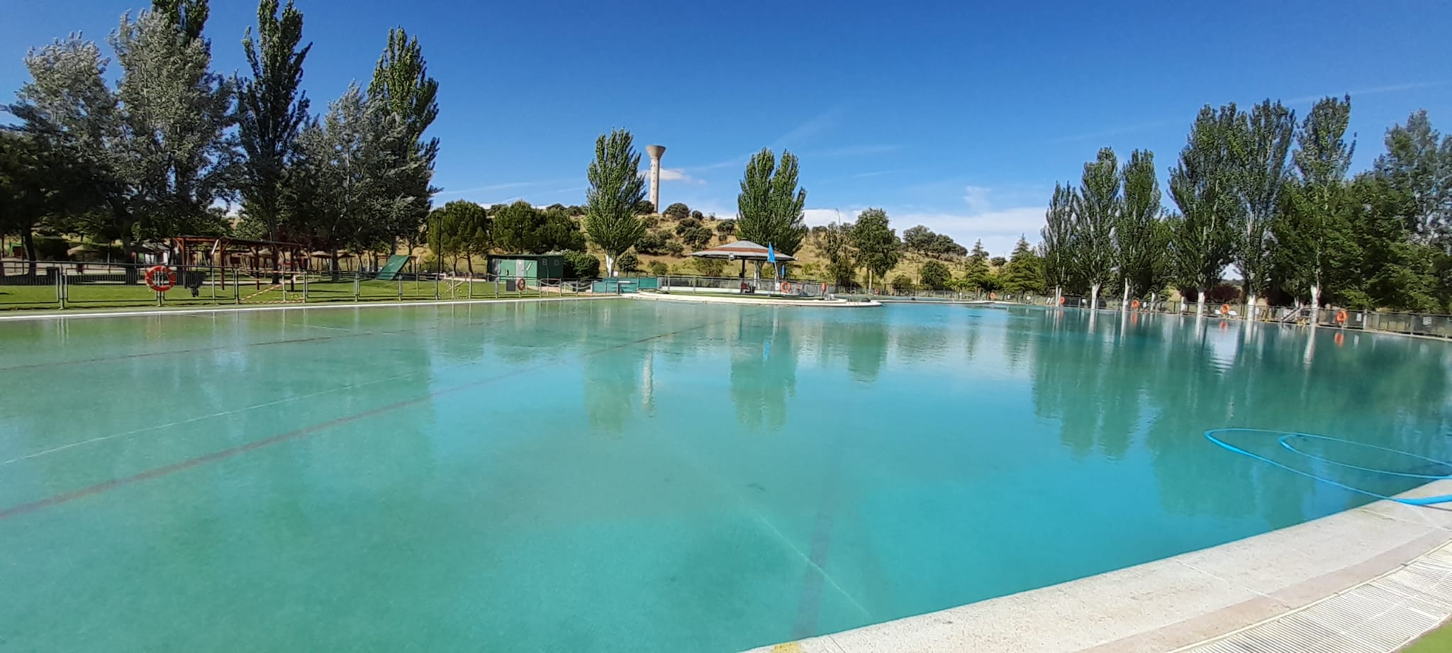 Panorámica de la piscina principal de las Playas del Vicario