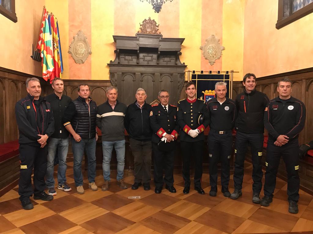 Jacobo Morlán con algunos de sus compañeros del cuerpo de Bomberos