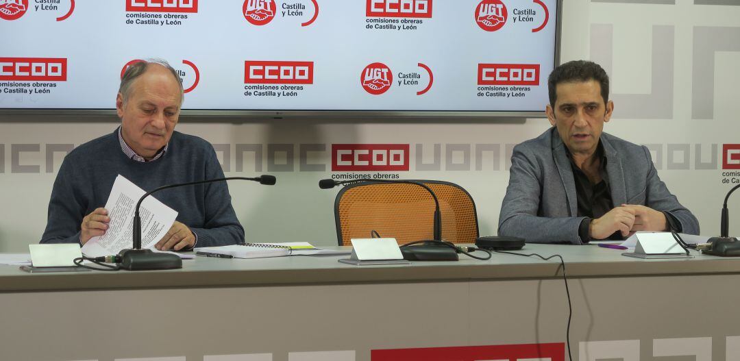 Los responsables de UGT, Faustino Temprano (i) y de CCOO, Vicente Andrés (d)