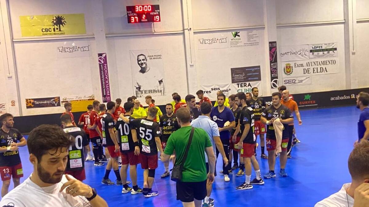 El Elda - C.E.E. vence al Almoradí en su primer bolo de pretemporada (37-19)