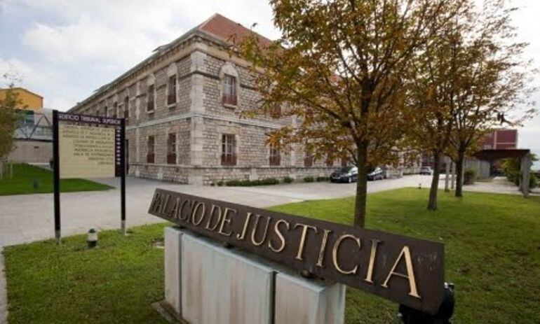 El jucio se celebra en la Audiencia Provincial de Cantabria.