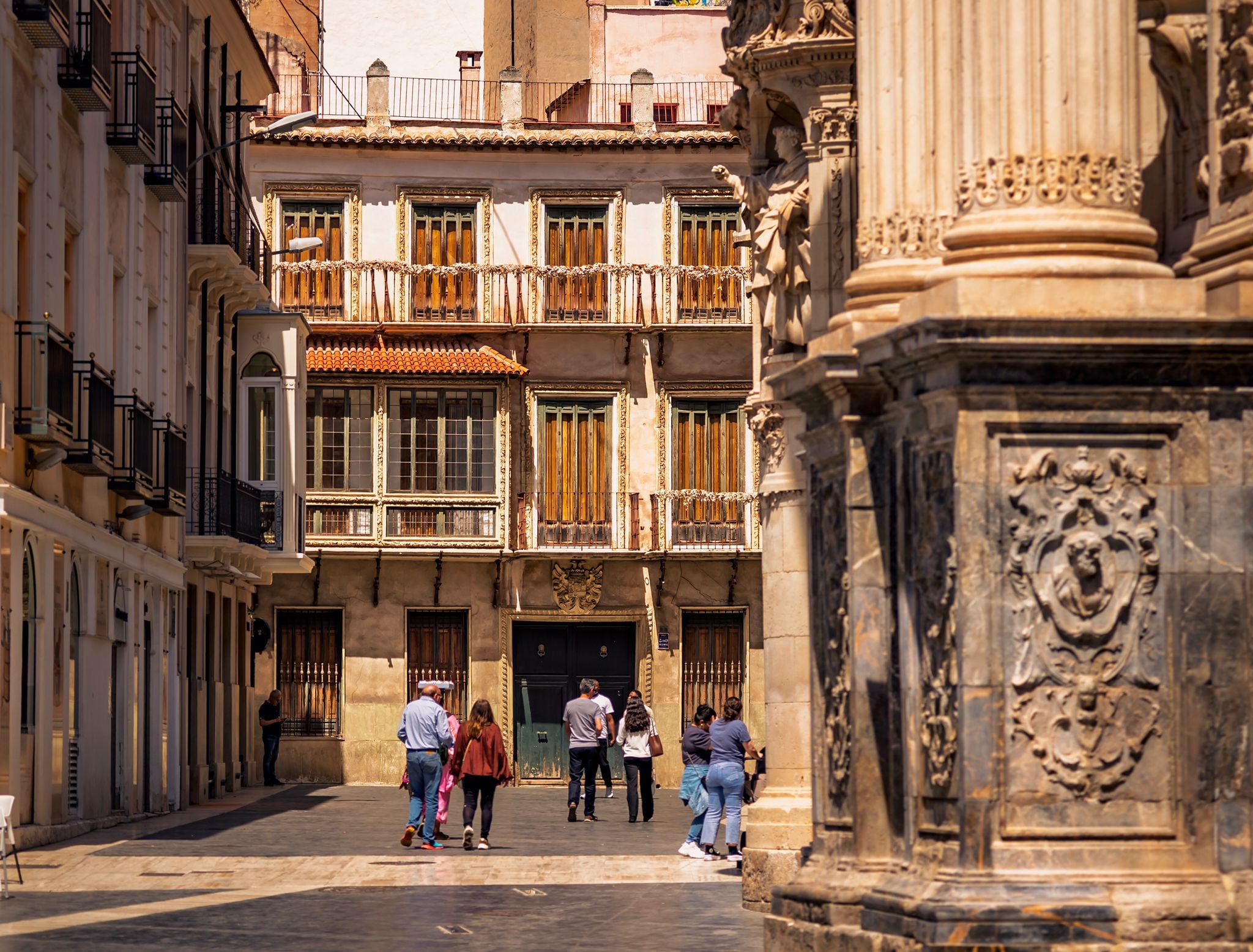 Imagen actual de Pepe Jara del diálogo entre la catedral y la casa‑palacio Montemar, un rincón de la Murcia barroca del Setecientos. Pepe Jara.