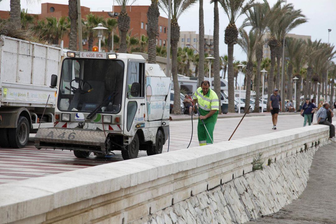 Plan intensivo de limpieza, barrio a barrio y calle a calle.