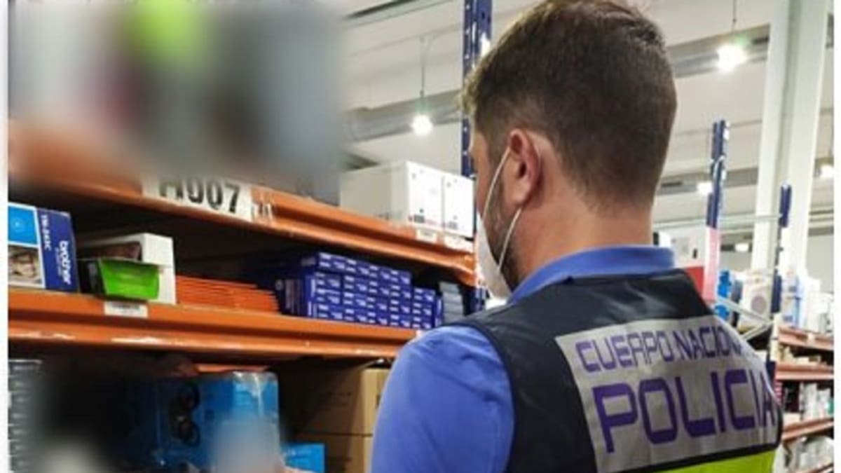 Intervenidos 1.500 productos electrónicos falsificados en Cartagena, que se repartían a toda España