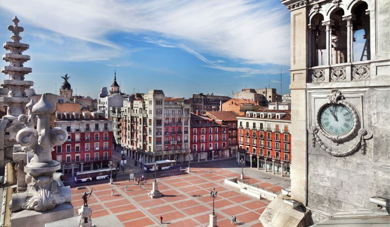 La Plaza Mayor, vista aquí desde el ayuntamiento, es uno de los lugares emblemáticos de la localidad vallisoletana