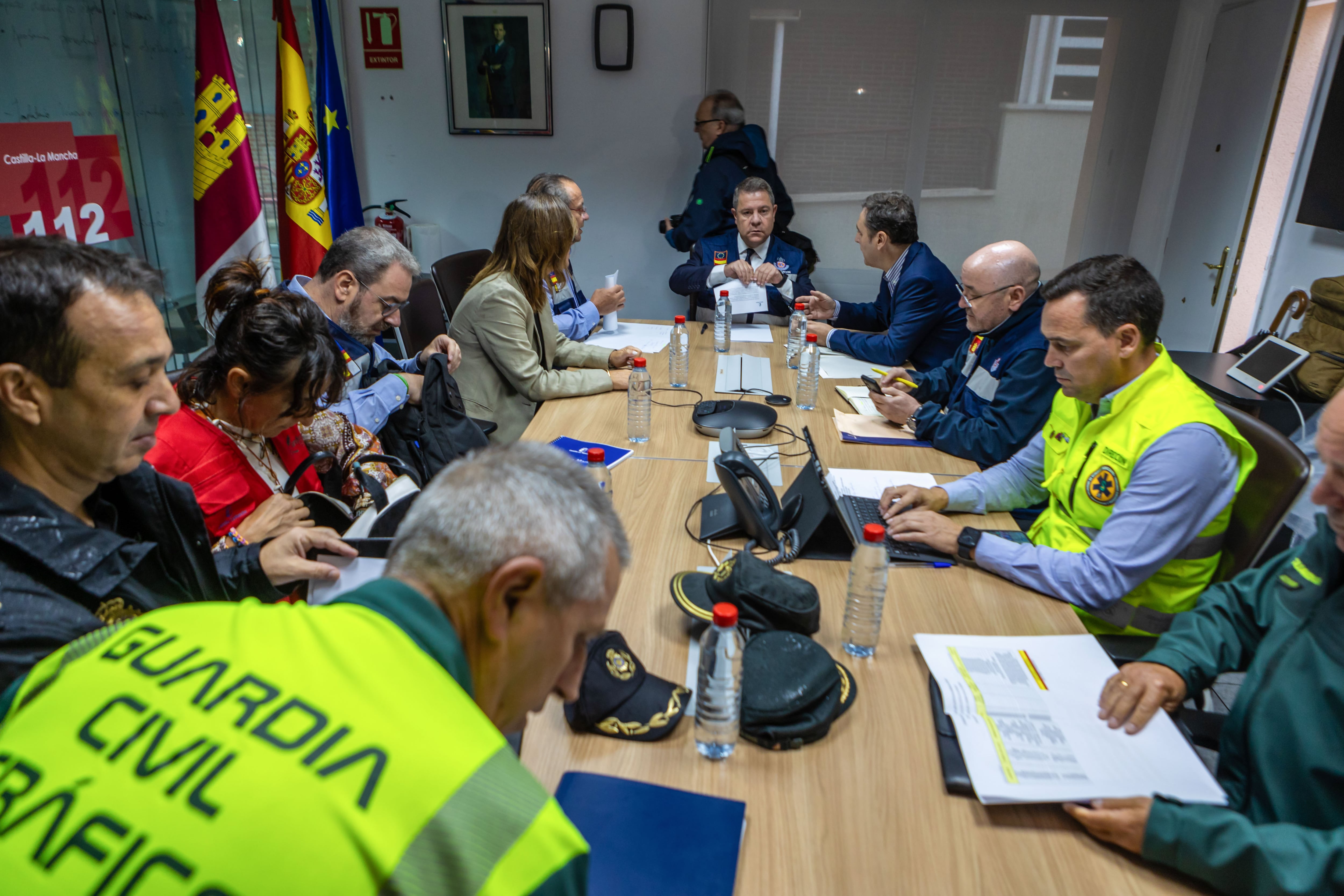 TOLEDO, 04/09/2023.- El presidente regional, Emiliano García-Page, visita el Servicio de Emergencias 112 de Castilla-La Mancha, este lunes en Toledo. EFE/Ángeles Visdómine
