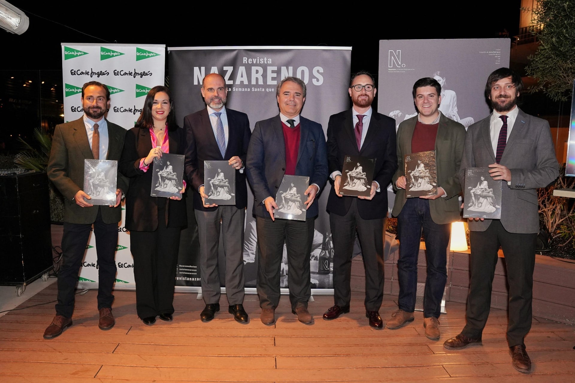 Foto de familia en la presentación del número 16 de la revista Nazarenos