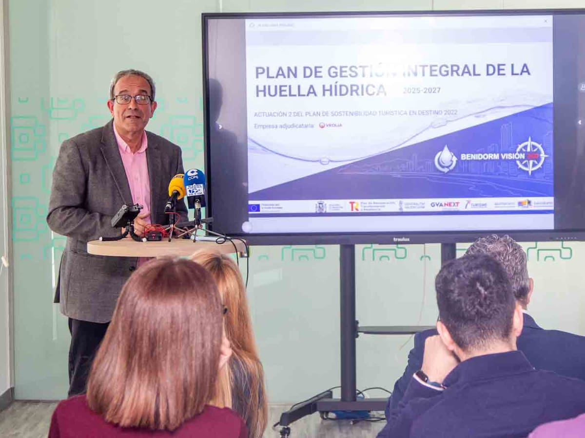 Los hoteles de 4 y 5 estrellas de Benidorm durante verano, pico de la huella hídrica local