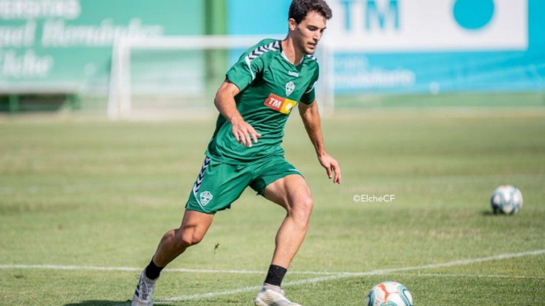 Claudio Medina en un entrenamiento del Elche