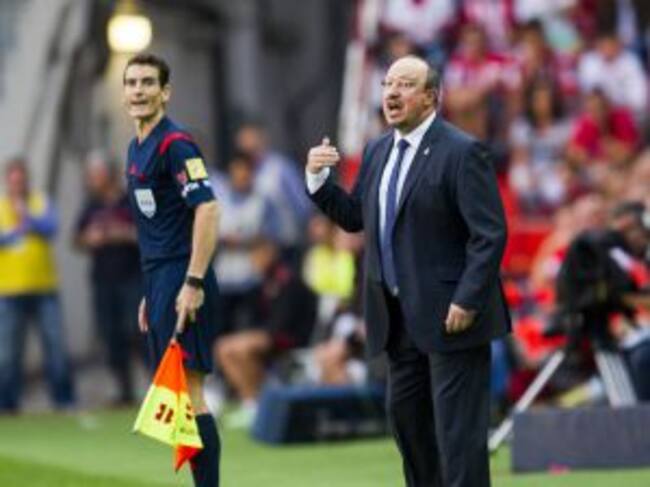 Rafa Benítez dirige al Real Madrid en El Molinón.