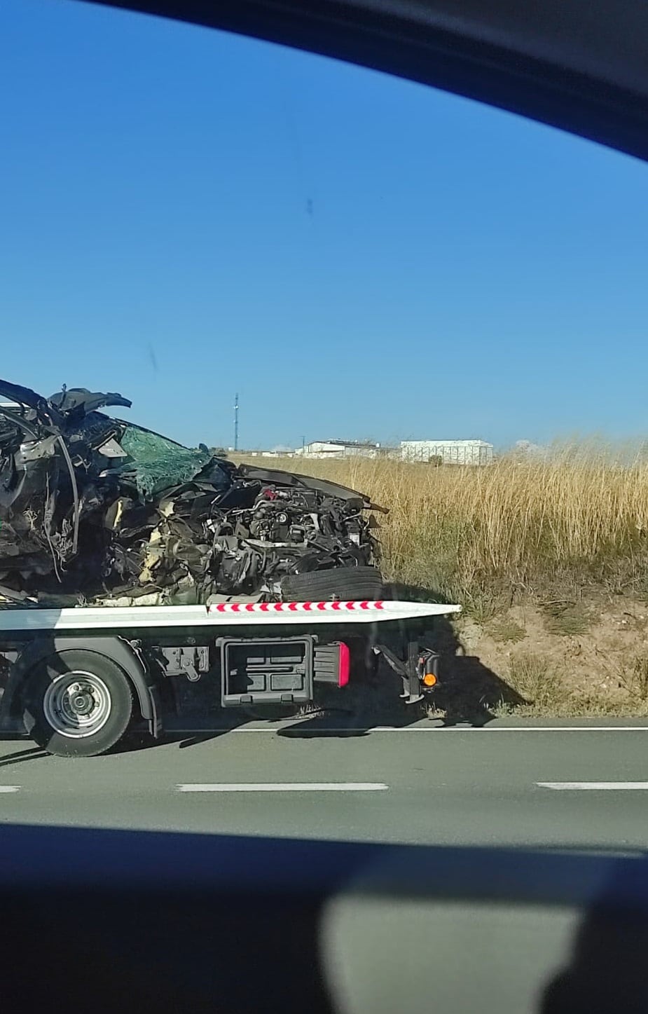 Una fallecida y tres heridos por el choque de un turismo contra un cartel en la CL-605