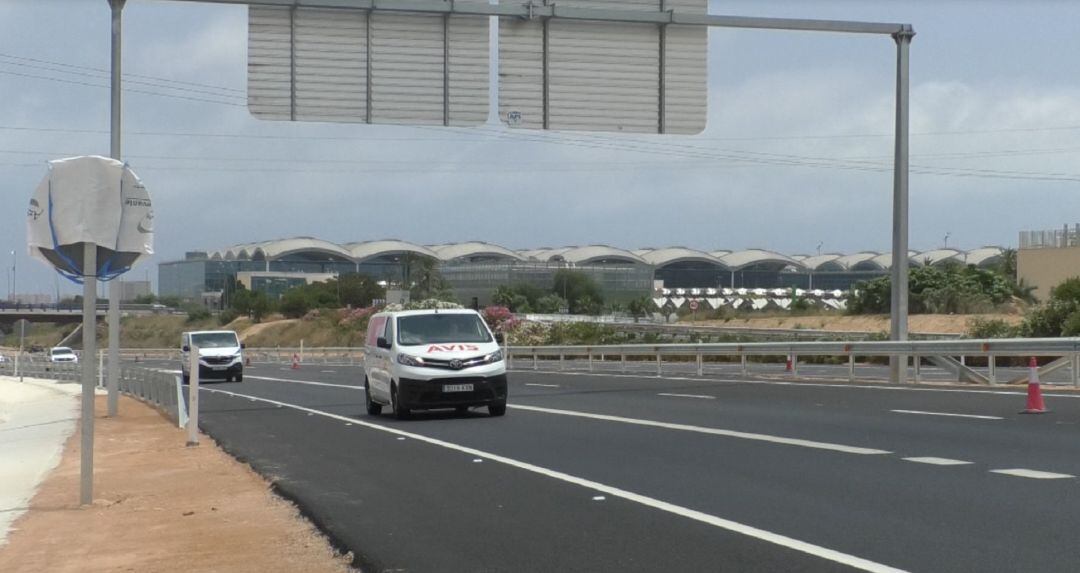 Carretera de acceso al aeropuerto