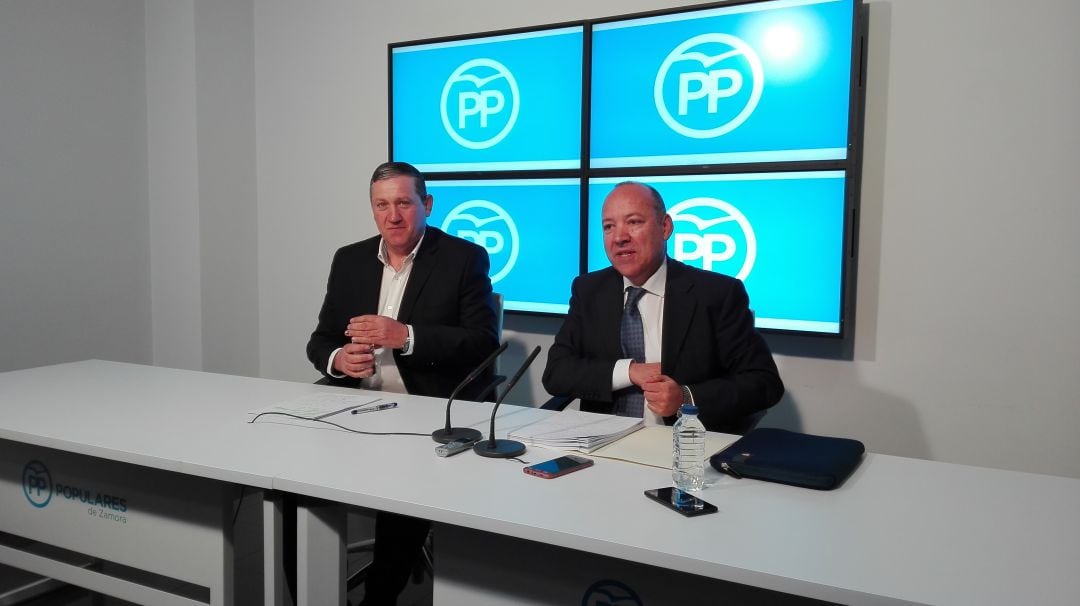 Javier Faúndez y José María Barrios durante la rueda de prensa para valorar los PGE 2019 para Zamora