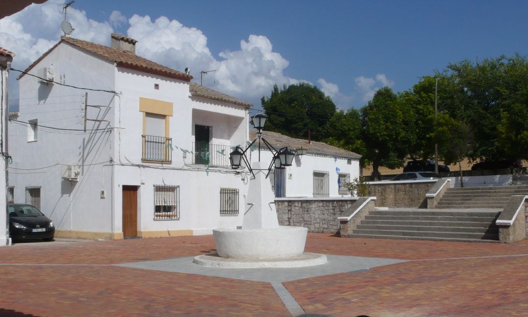 La localidad jiennense se ha visto alterada por el derrumbe parcial de una vivienda abandonada que ha obligado al realojo de distintos vecinos