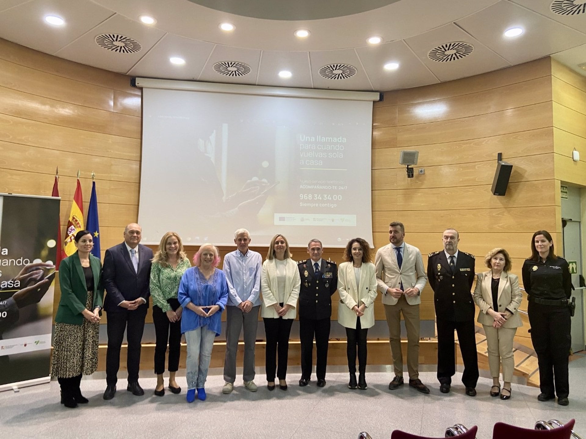 24/03/2023 La consejera de Política Social, Familias e Igualdad, Conchita Ruiz Caballero, junto a las personas que han participado en la presentación del nuevo servicio telefónico de ayuda
ESPAÑA EUROPA MURCIA SOCIEDAD
GOBIERNO REGIONAL
