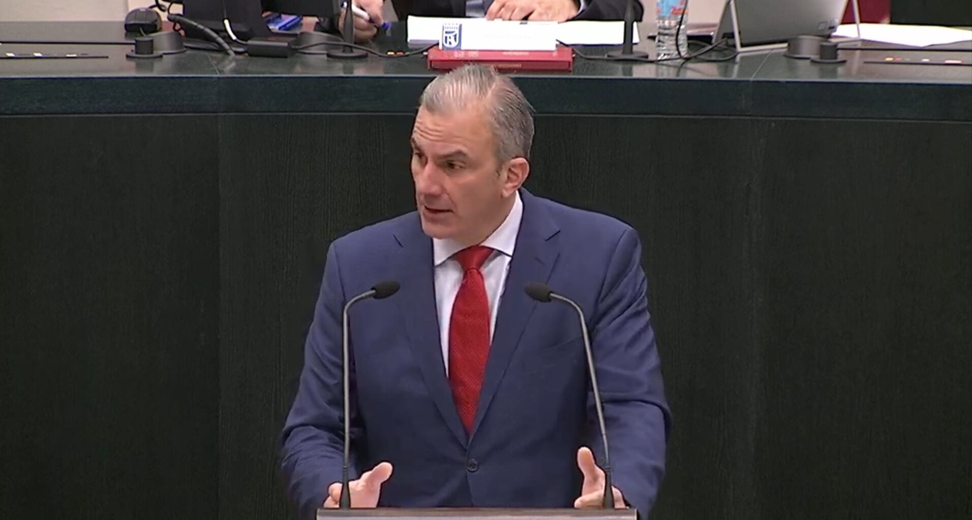 Ortega Smith mantiene su órdago a Abascal e interviene como portavoz de Vox en el pleno del Ayuntamiento de Madrid