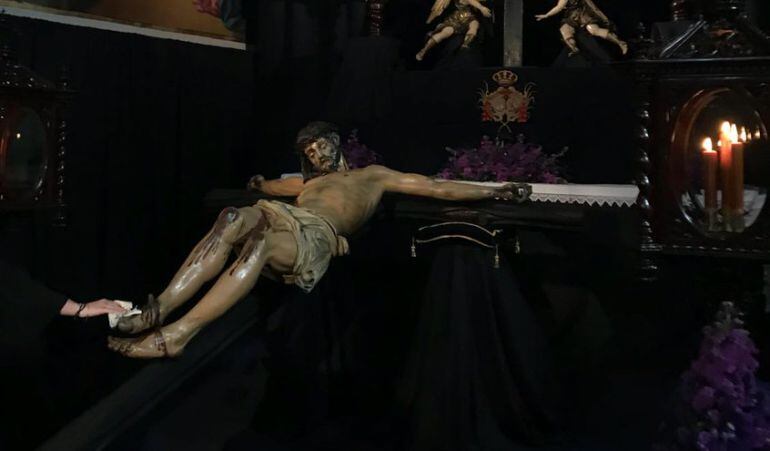 El Cristo de la Fundación de Los Negritos durante su último besapiés
