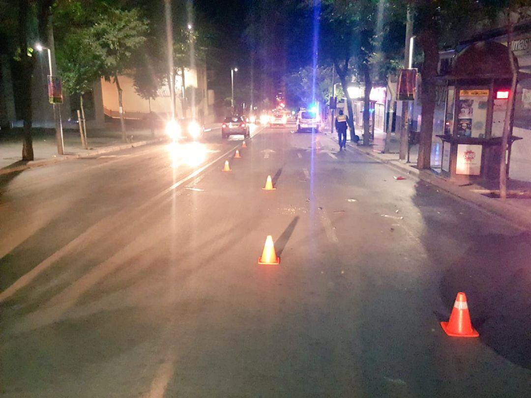 Imágenes del accidente, anoche, en la avenida de Madrid de la capital jiennense